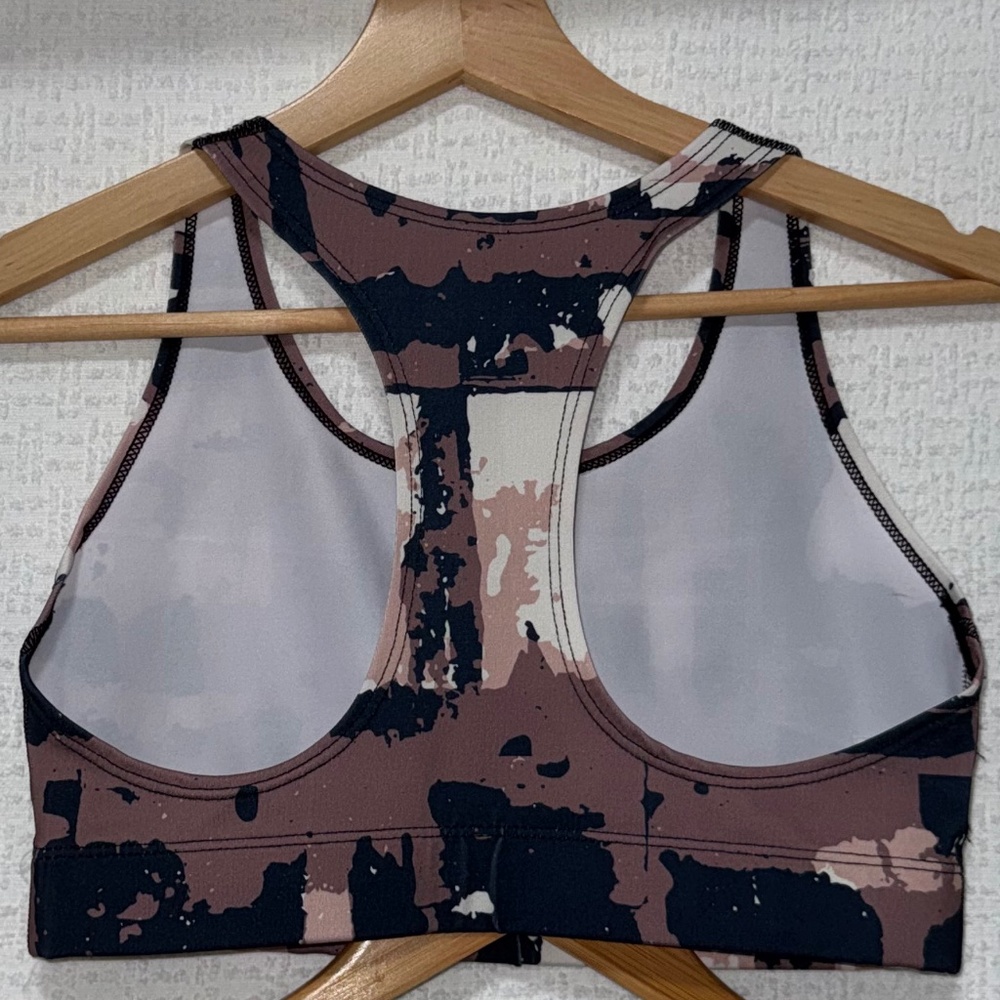 Chic & Supportive Two-Piece Activewear Set โจ - Picture 5 of 9